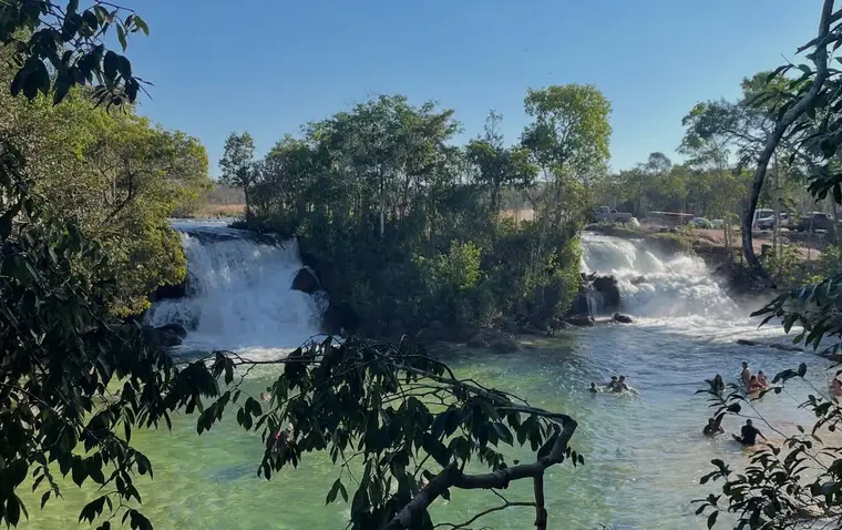 As duas cachoeiras da Ilha das Orquídeas